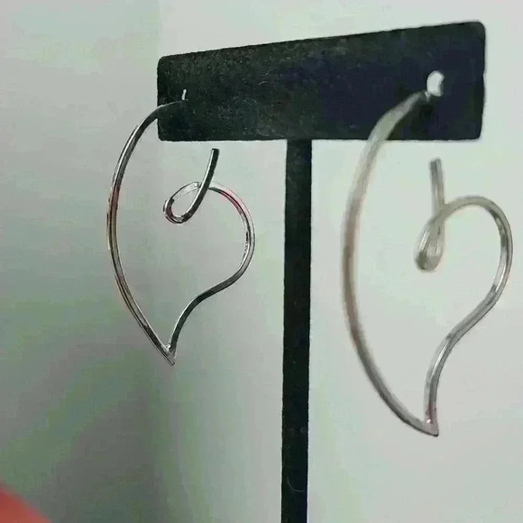 Silver tone twisted earrings - Picture 7 of 9